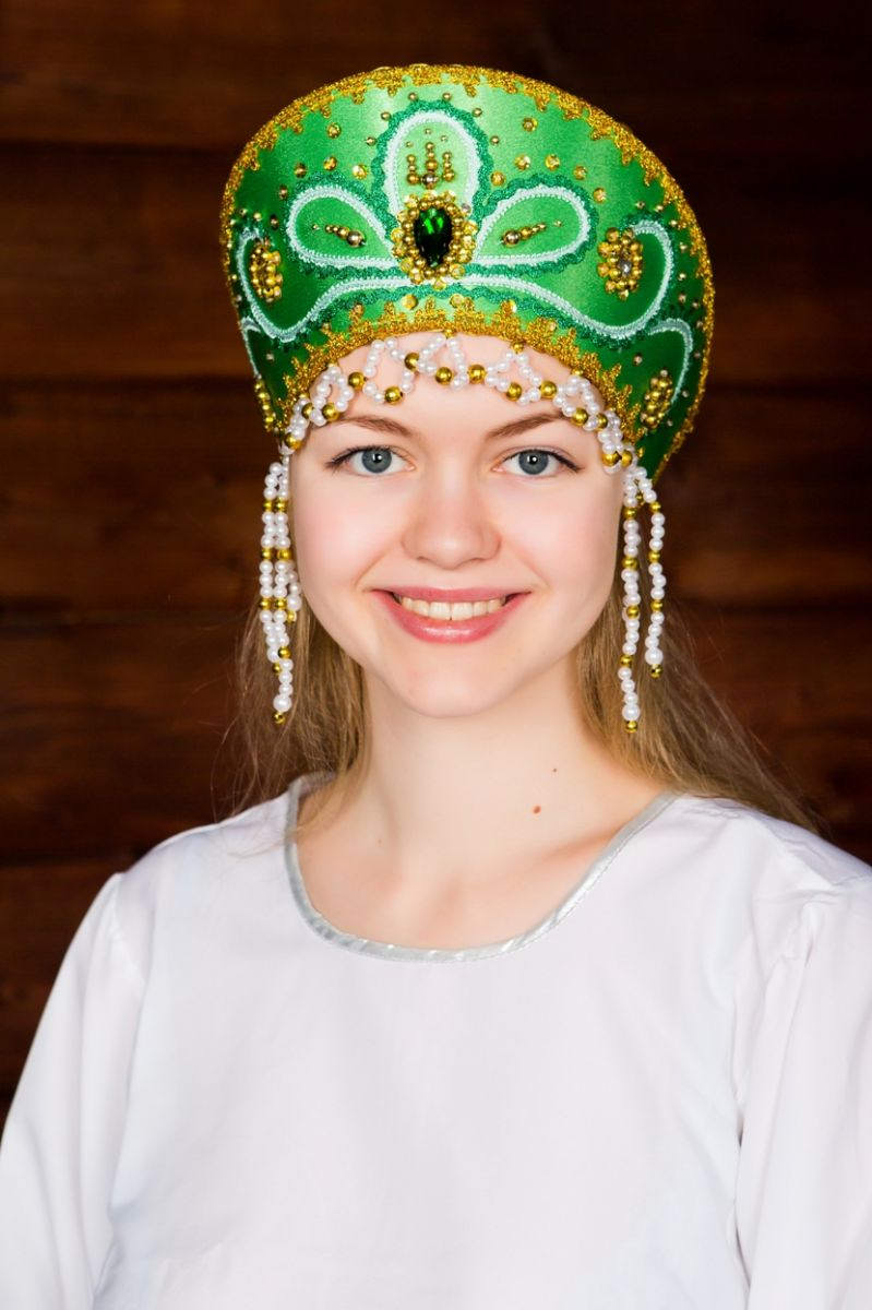 3070-35 Кокошник Виктория, с бусинами 11см, зеленый напрокат и купить в Казани по низкой оптовой цене, доставка по всей России