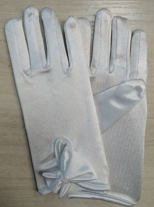 3607-16 Перчатки детские белые с бантом, атлас,18см напрокат и купить в Казани по низкой оптовой цене, доставка по всей России