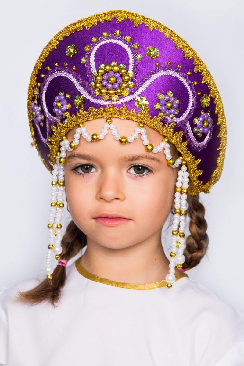 3070-06 Кокошник Алина, с бусинами, высота 11см, фиолетовый напрокат и купить в Казани по низкой оптовой цене, доставка по всей России