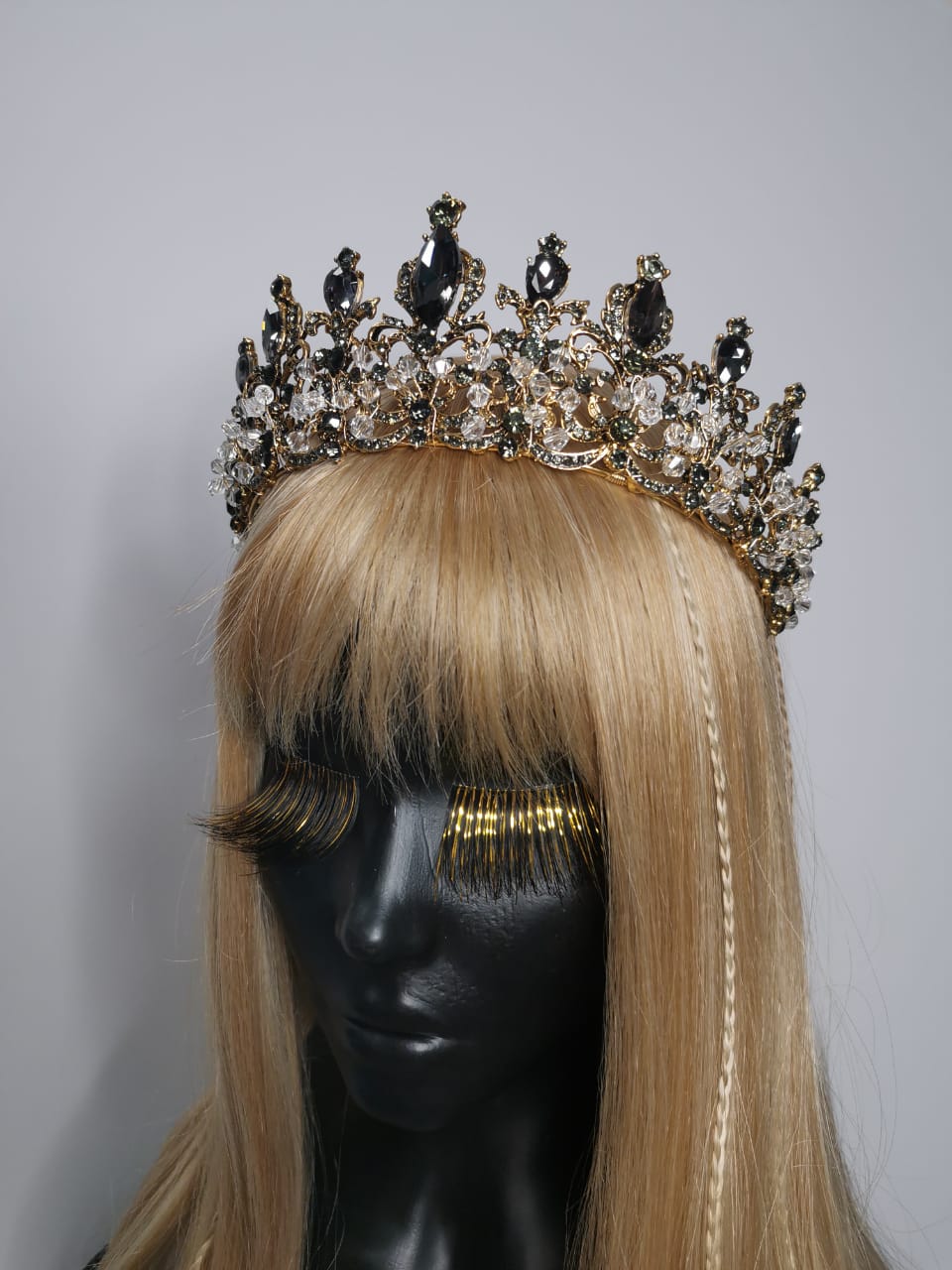 8885-511 Тиара золото с тёмными камнями Люкс напрокат и купить в Казани по низкой оптовой цене, доставка по всей России 8885-511 Тиара золото с тёмными камнями Люкс напрокат и купить в Казани по низкой оптовой цене, доставка по всей России